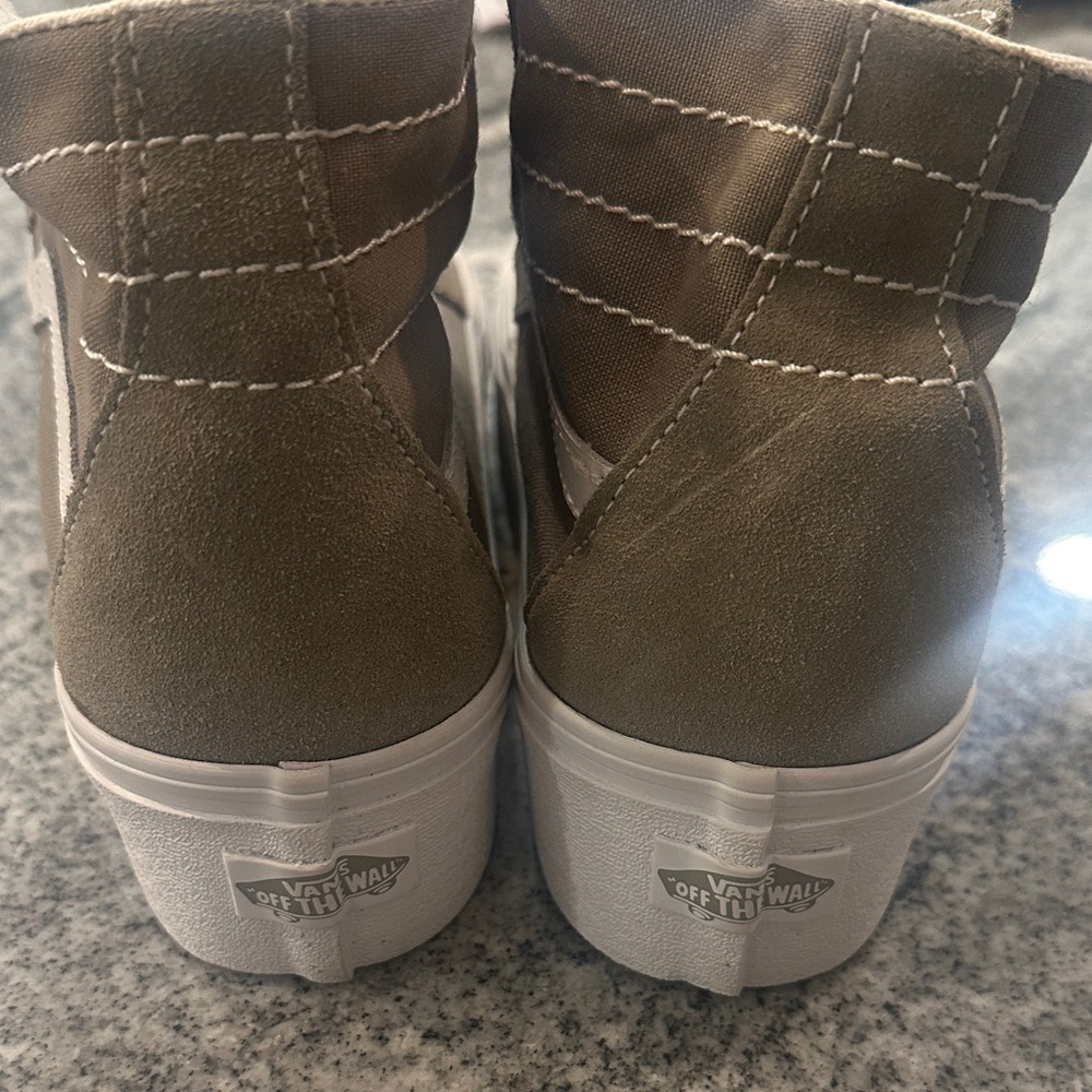 Vans Women's Sneakers in Tan and White🏃 - Picture 4 of 4